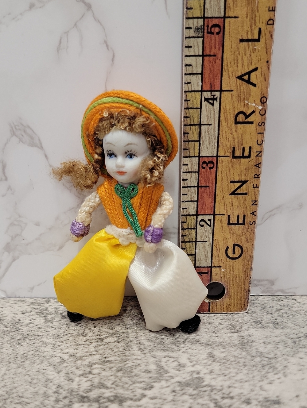 Vintage porcelain & fabric mini doll - Picture 7 of 9